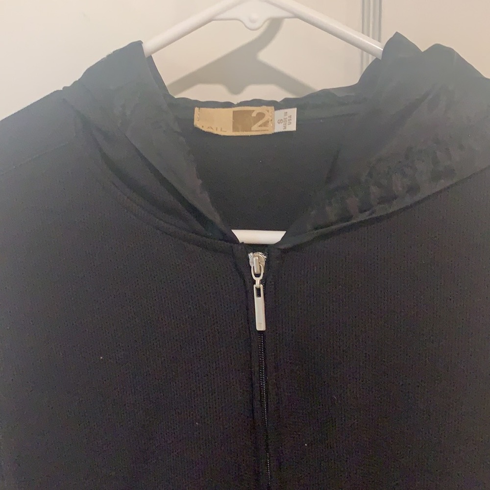 Tail Zip-Up - Picture 2 of 3